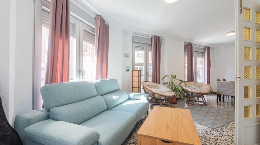 Foto 2 de la propiedad: DÚPLEX DE 180 M² EN EL CENTRO DE ELCHE JUNTO A FILET DE FORA | 5 DORMITORIOS, PATIO, BALCÓN Y MUCHA LUZ