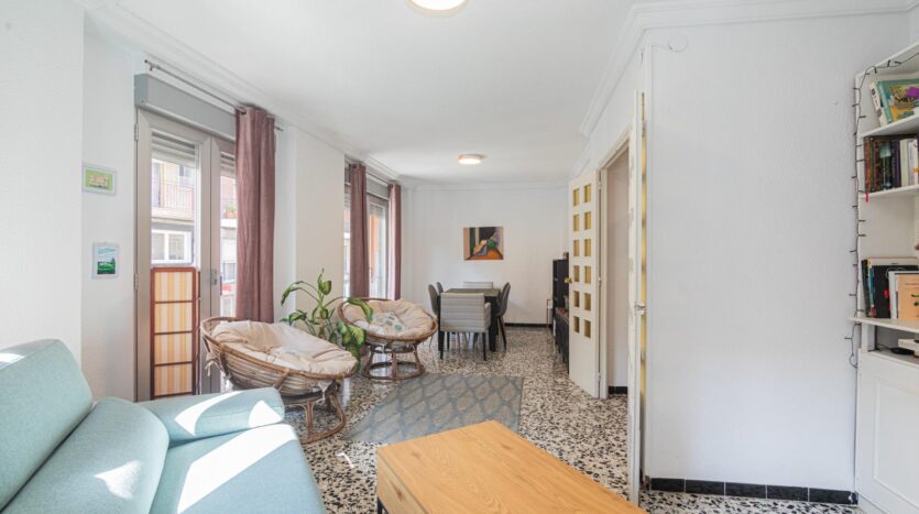 Foto 4 de la propiedad: DÚPLEX DE 180 M² EN EL CENTRO DE ELCHE JUNTO A FILET DE FORA | 5 DORMITORIOS, PATIO, BALCÓN Y MUCHA LUZ