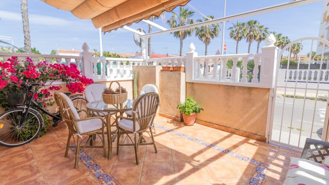 Foto 1 de la propiedad: Espectacular tríplex adosado en esquina junto a Playa del Tamarit en venta – amplitud, luz y ubicación privilegiada en Santa Pola