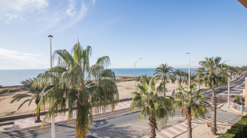 Foto de la propiedad: Exclusivo adosado en primera línea de mar con ascensor privado, garaje y piscina en Urbanización Astilleros