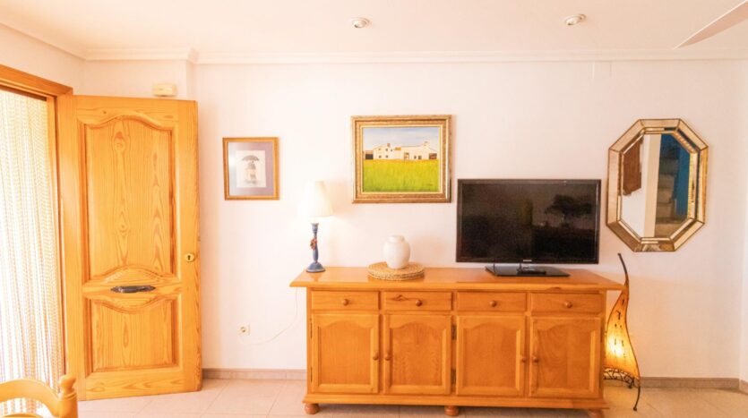 Foto 3 de la propiedad: Espectacular tríplex adosado en esquina junto a Playa del Tamarit en venta – amplitud, luz y ubicación privilegiada en Santa Pola
