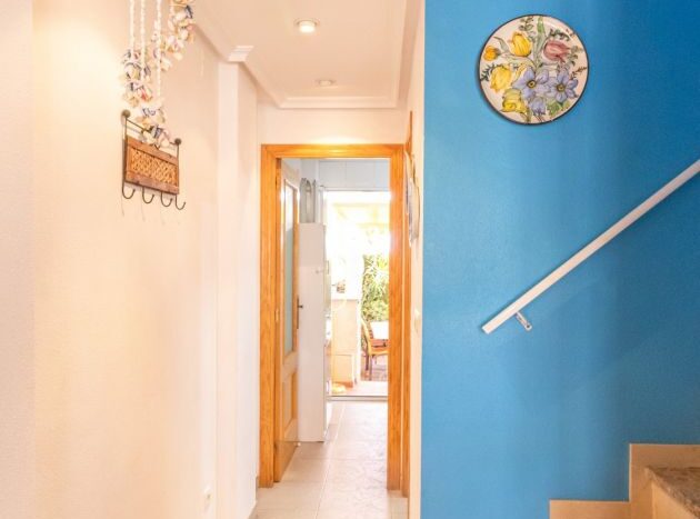 Foto 4 de la propiedad: Espectacular tríplex adosado en esquina junto a Playa del Tamarit en venta – amplitud, luz y ubicación privilegiada en Santa Pola