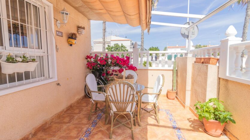 Foto 2 de la propiedad: Espectacular tríplex adosado en esquina junto a Playa del Tamarit en venta – amplitud, luz y ubicación privilegiada en Santa Pola