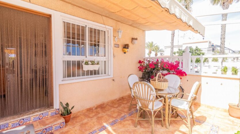 Foto 3 de la propiedad: Espectacular tríplex adosado en esquina junto a Playa del Tamarit en venta – amplitud, luz y ubicación privilegiada en Santa Pola