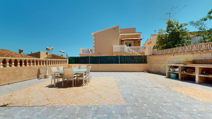 Ver todas las 20 fotos de la propiedad: SE VENDE CASA EN LA NUCIA CON PARCELA Y DOBLE GARAJE Y CON POSIBILIDAD DE PISCINA
