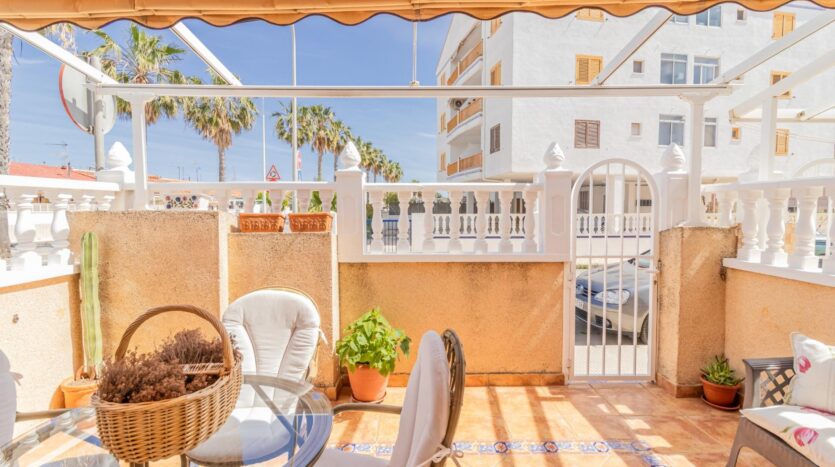 Ver todas las 20 fotos de la propiedad: Espectacular tríplex adosado en esquina junto a Playa del Tamarit en venta – amplitud, luz y ubicación privilegiada en Santa Pola