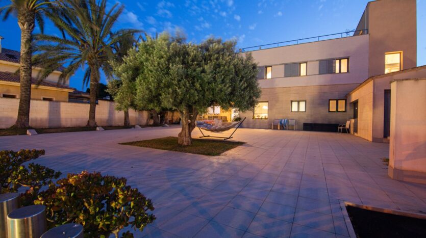Foto 3 de la propiedad: MARAVILLOSA VILLA DE LUJO EN LA URBANIZACION DE NEW VALVERDE CON TODO LOS DETALLES IMAGINABLES ELEVADOS A LA MAXIMA EXPRESION