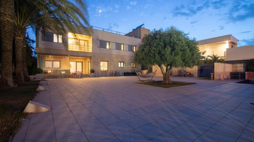 Foto 4 de la propiedad: MARAVILLOSA VILLA DE LUJO EN LA URBANIZACION DE NEW VALVERDE CON TODO LOS DETALLES IMAGINABLES ELEVADOS A LA MAXIMA EXPRESION