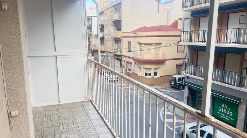 Ver todas las 13 fotos de la propiedad: 🏡 Piso en venta en Santa Pola – Zona Glorieta | 170.000 €