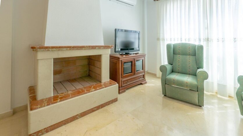 Foto 4 de la propiedad: Fantástica casa en Valverde, con amplias terrazas, piscina comunitaria, de 5dormitorios, 3baños, con garaje y trastero. Es perfecta para familias que buscan espacio y comodidad.