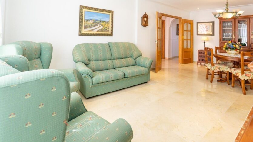 Foto 4 de la propiedad: Fantástica casa en Valverde, con amplias terrazas, piscina comunitaria, de 5dormitorios, 3baños, con garaje y trastero. Es perfecta para familias que buscan espacio y comodidad.