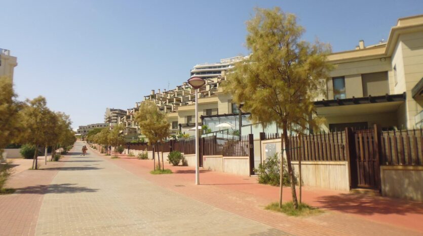 Foto 2 de la propiedad: BUNGALOW EN URBANIZACIÓN CON PISCINA Y VISTA AL MAR