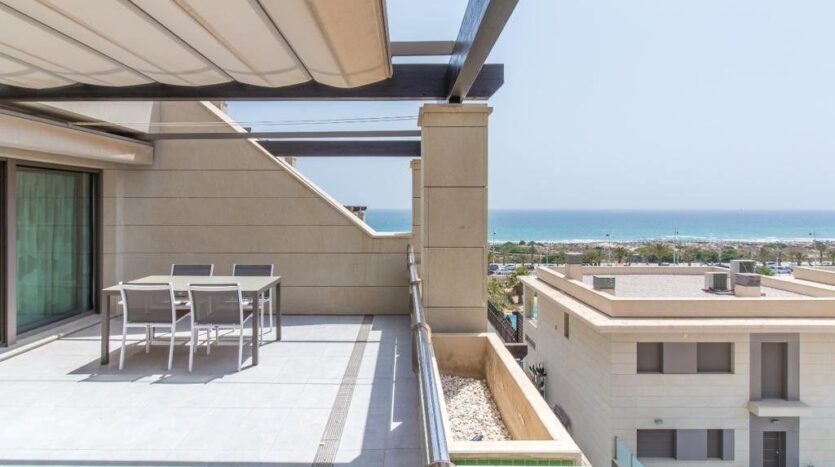 Foto 3 de la propiedad: BUNGALOW EN URBANIZACIÓN CON PISCINA Y VISTA AL MAR