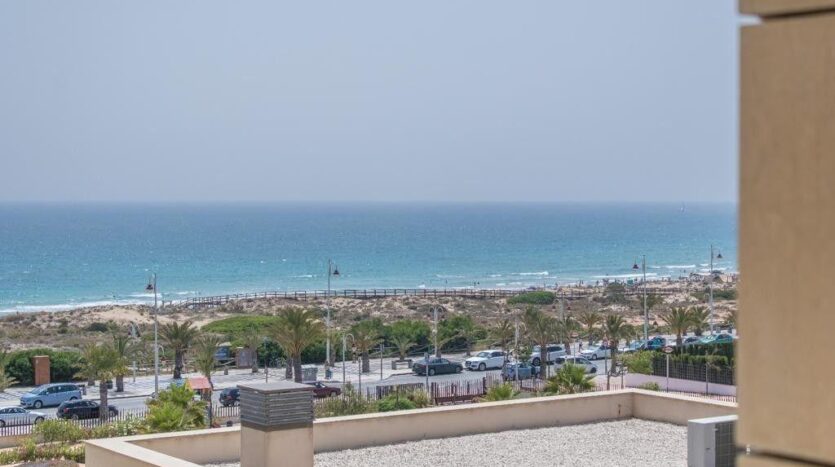 Foto 4 de la propiedad: BUNGALOW EN URBANIZACIÓN CON PISCINA Y VISTA AL MAR