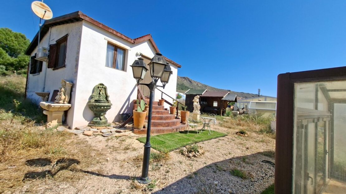 Foto 1 de la propiedad: ¡¡ VENTA DE NEGOCIO CASAS MADERA EN LA ROMANA !!