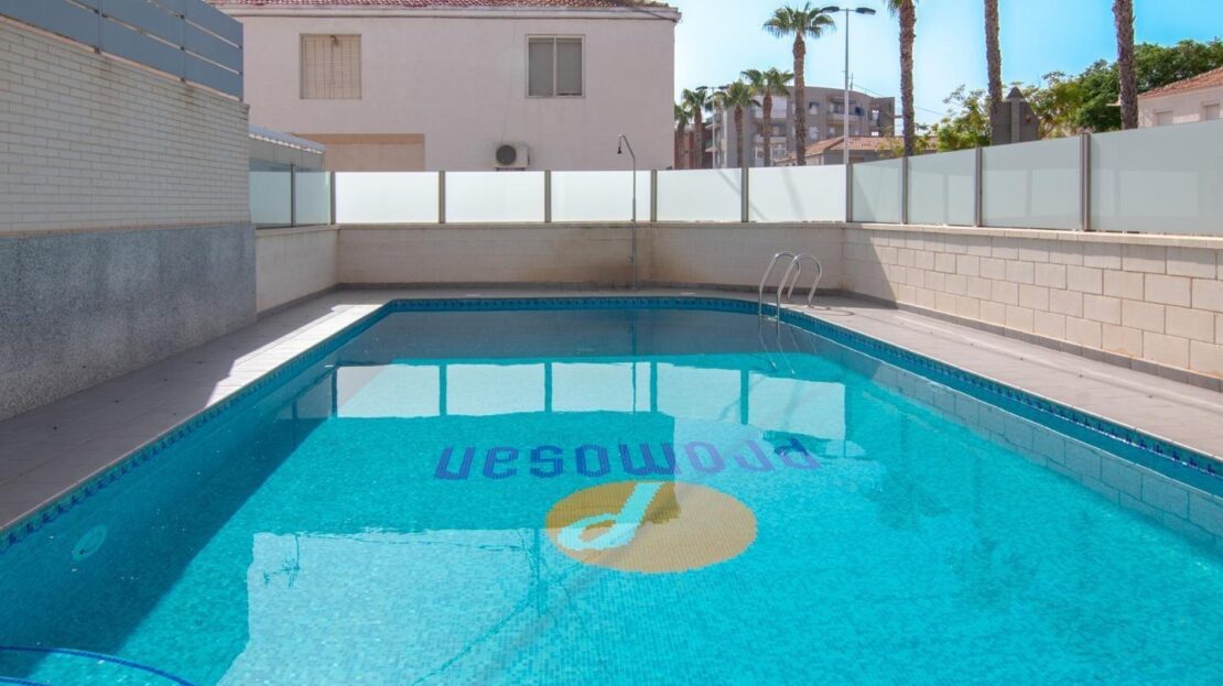 Foto 1 de la propiedad: Piso con magnificas terrazas, con vistas al mar en urbanización privada, de 3 habitaciones, 2 baños, piscina y con plaza de parking a un paso de la playa en Playa Lisa, Santa Pola.