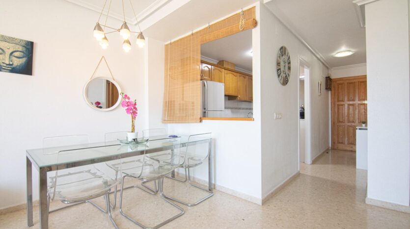 Foto 2 de la propiedad: Ático con vistas definitivas al mar y terraza de uso privado con acceso desde la vivienda y piscina comunitaria