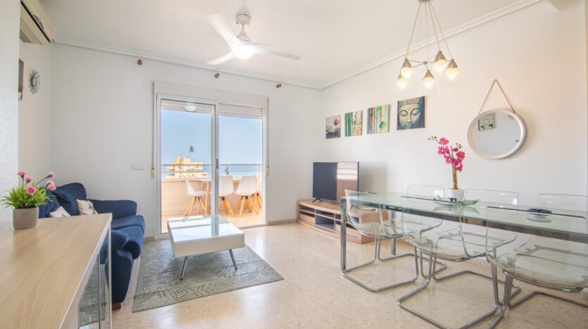 Ver todas las 20 fotos de la propiedad: Ático con vistas definitivas al mar y terraza de uso privado con acceso desde la vivienda y piscina comunitaria