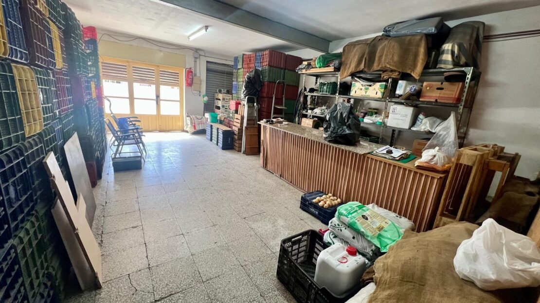 Foto 1 de la propiedad: ¡Local en El Toscar con patio, vado y posibilidad de hacer vivienda!