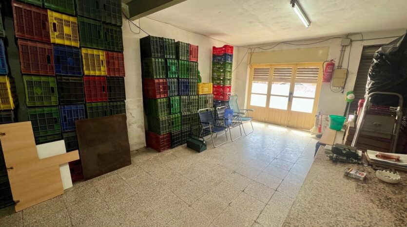 Foto 2 de la propiedad: ¡Local en El Toscar con patio, vado y posibilidad de hacer vivienda!