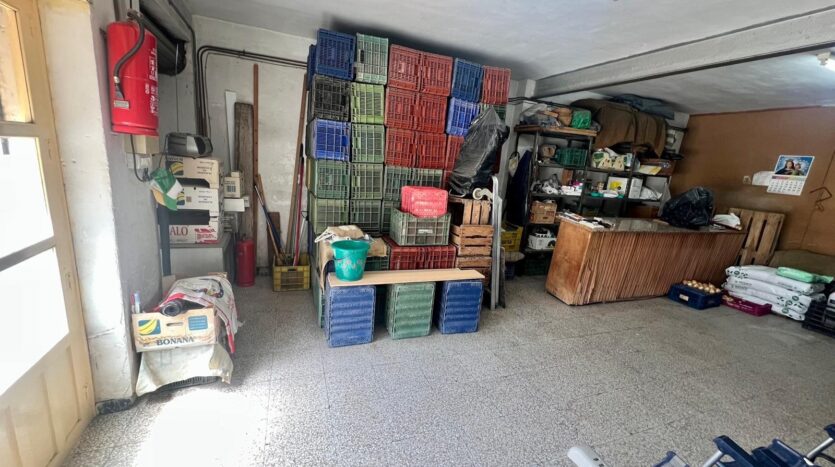 Ver todas las 15 fotos de la propiedad: ¡Local en El Toscar con patio, vado y posibilidad de hacer vivienda!