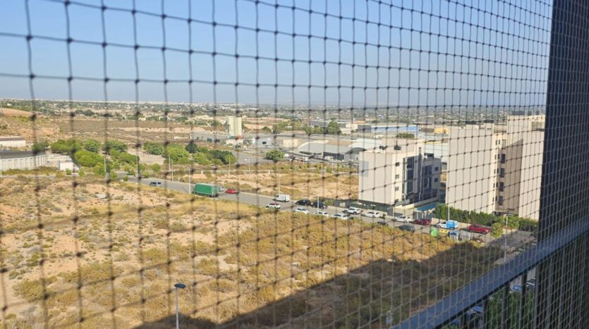 Ver todas las 20 fotos de la propiedad: Piso seminuevo en urbanización con piscina