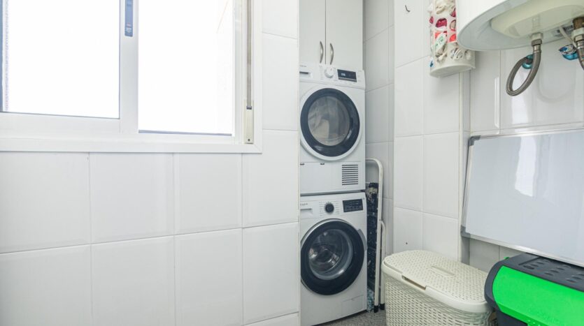 Ver todas las 20 fotos de la propiedad: Venta vivienda VPO con plaza de garaje en Elche ciudad.
