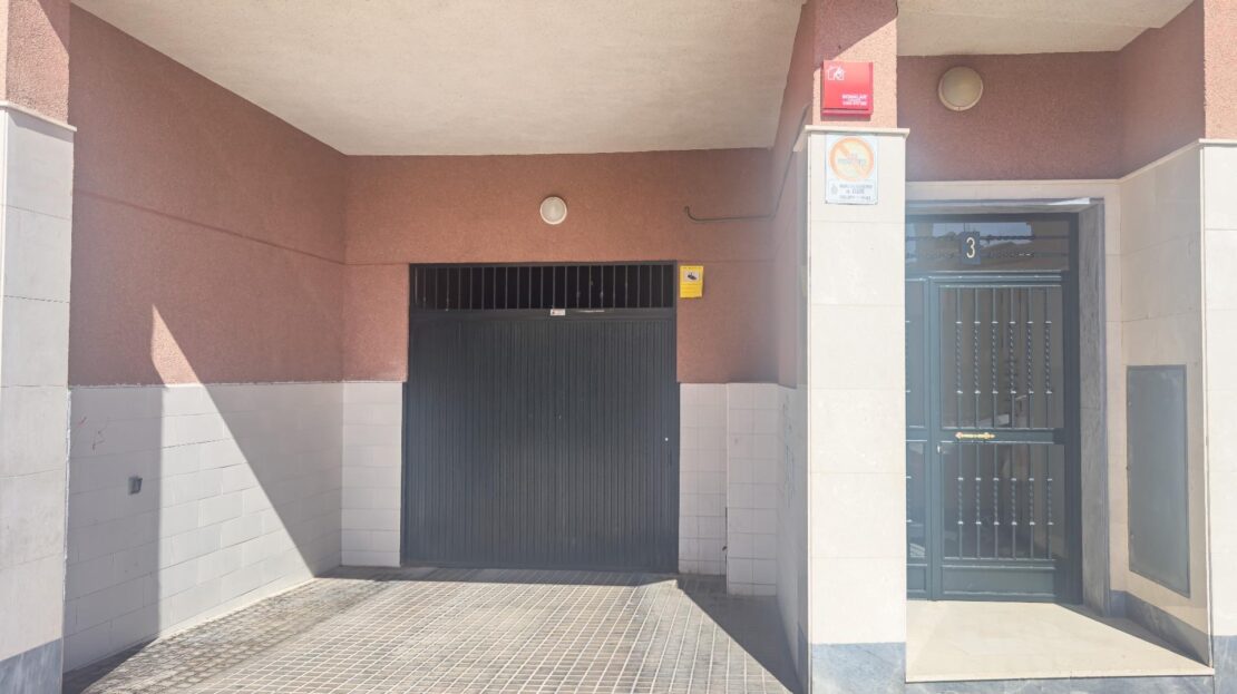 Foto 1 de la propiedad: Plaza de garaje 1er sótano en C/ Ayora – Av. Alicante – Altabix – Elche