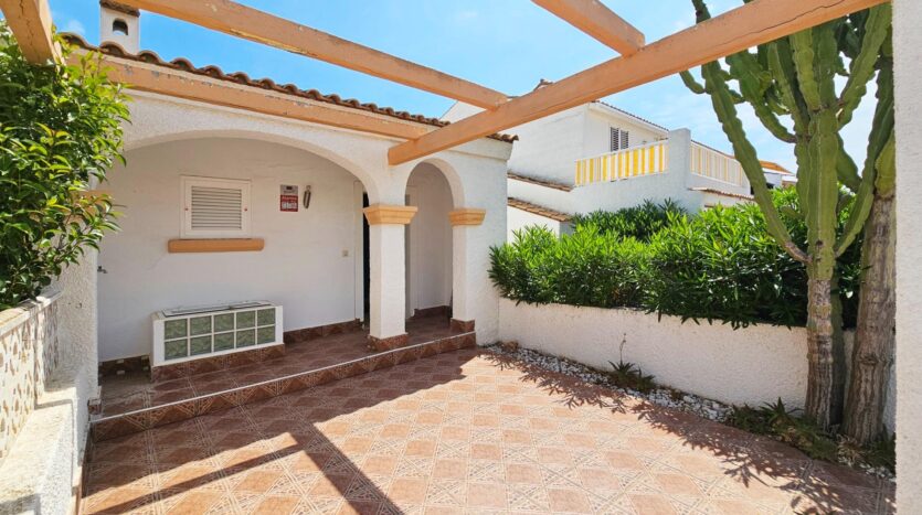 Foto 3 de la propiedad: 🏡 OPORTUNIDAD EN GRAN VISTA – BUNGALOW A REFORMAR ADOSADO CON VISTAS AL MAR Y GRAN POTENCIAL