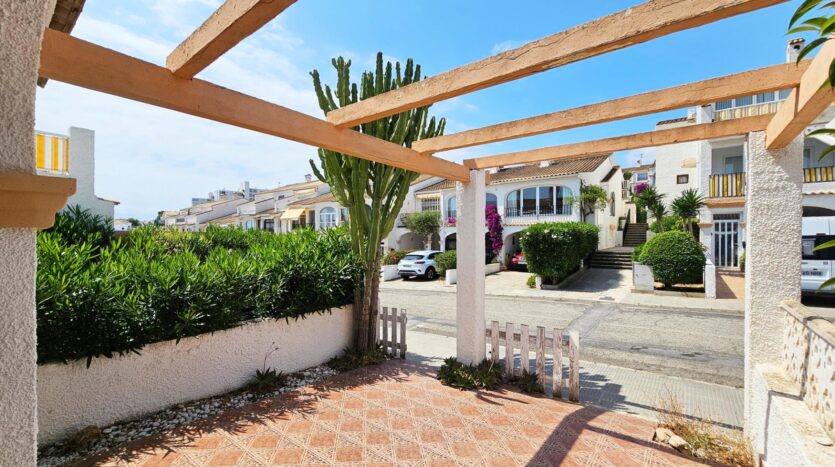 Foto 4 de la propiedad: 🏡 OPORTUNIDAD EN GRAN VISTA – BUNGALOW A REFORMAR ADOSADO CON VISTAS AL MAR Y GRAN POTENCIAL