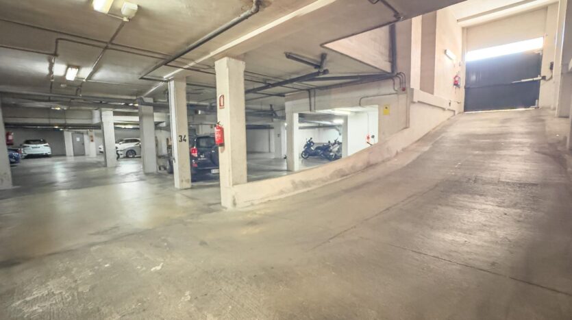 Ver todas las 8 fotos de la propiedad: Plaza de garaje 1er sótano en C/ Ayora – Av. Alicante – Altabix – Elche