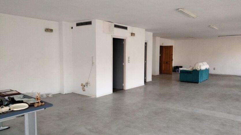 Foto 4 de la propiedad: ENTRESUELO COMERCIAL EN EXCLUSIVA JUNTO A LA AVENIDA DE LA LIBERTAD, ELCHE