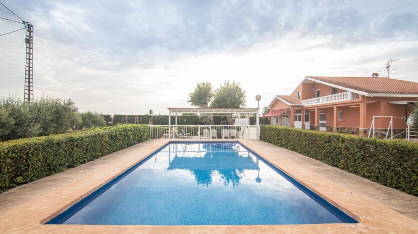 Foto de la propiedad: Chalet sito en Valverde con 6 habitaciones, 3 baños, piscina y garaje