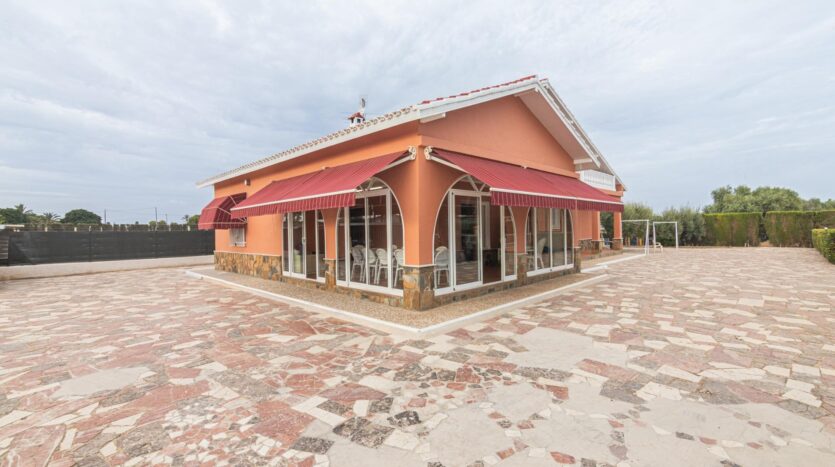 Ver todas las 20 fotos de la propiedad: Chalet sito en Valverde con 6 habitaciones, 3 baños, piscina y garaje
